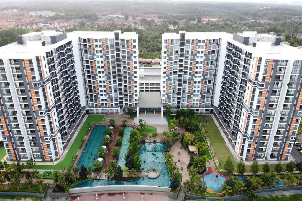 Casa Raudhah @ Timurbay Seafront Residence Kampung Sungai Karang Esterno foto